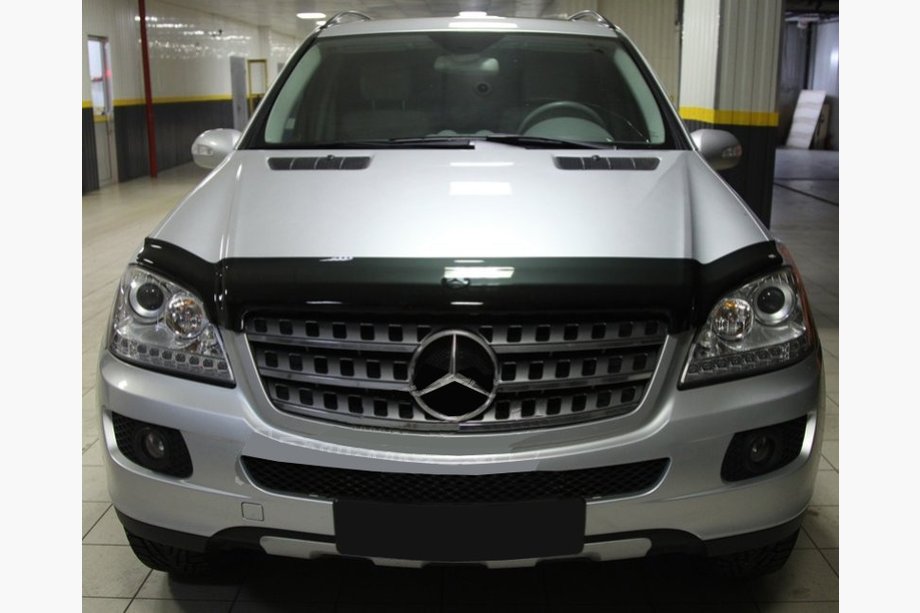 Mercedes ML W164 2005-2011 Hood Deflector (SIM) Image