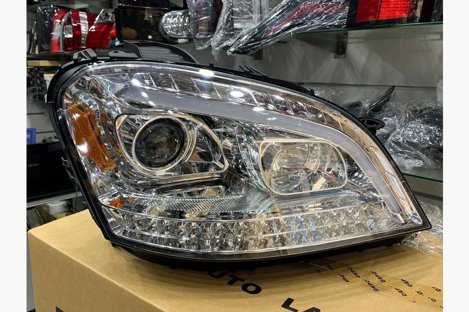 Mercedes ML W164 2005-2011 Front headlights (2005-2008, 2 pcs, clear) Image