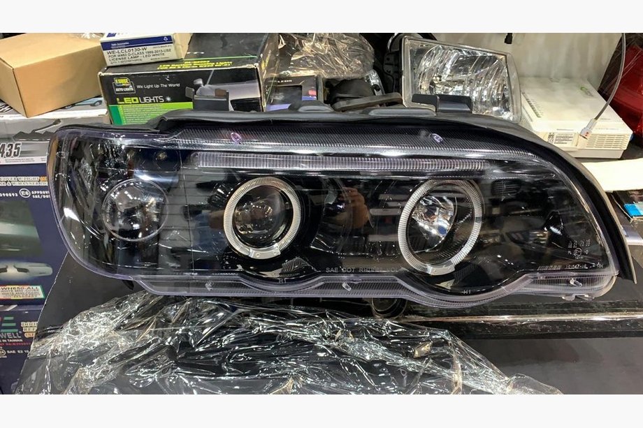 BMW X5 E53 1999–2006 Front Headlights (2 pcs, dark) Image
