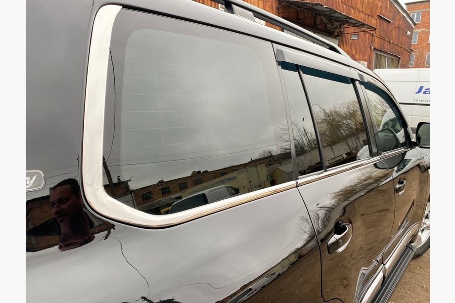 Toyota Land Cruiser 200 2007-2021 Rear Window Corner Trim (2 pcs, Stainless Steel) Photo 1