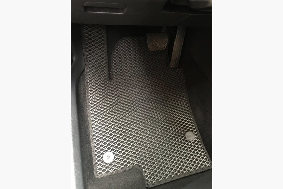 Volkswagen Tiguan 2007-2016 EVA Floor Mats (black) Image