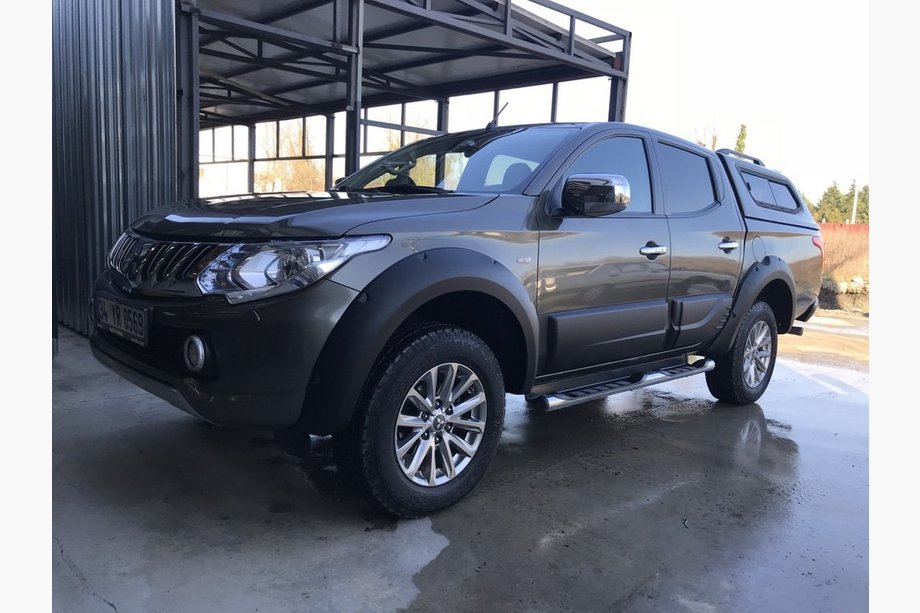 Mitsubishi L200 2015-2024 Door Mouldings OmsaLine (ABS) Image