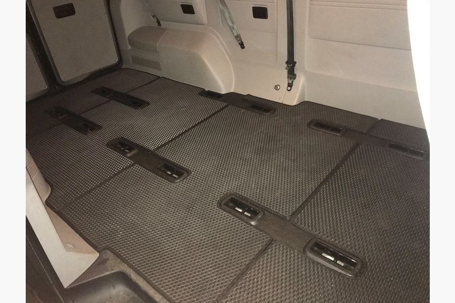Volkswagen T5 2010-2015 EVA floor mats V1 (long wheelbase, full interior set, black) Image