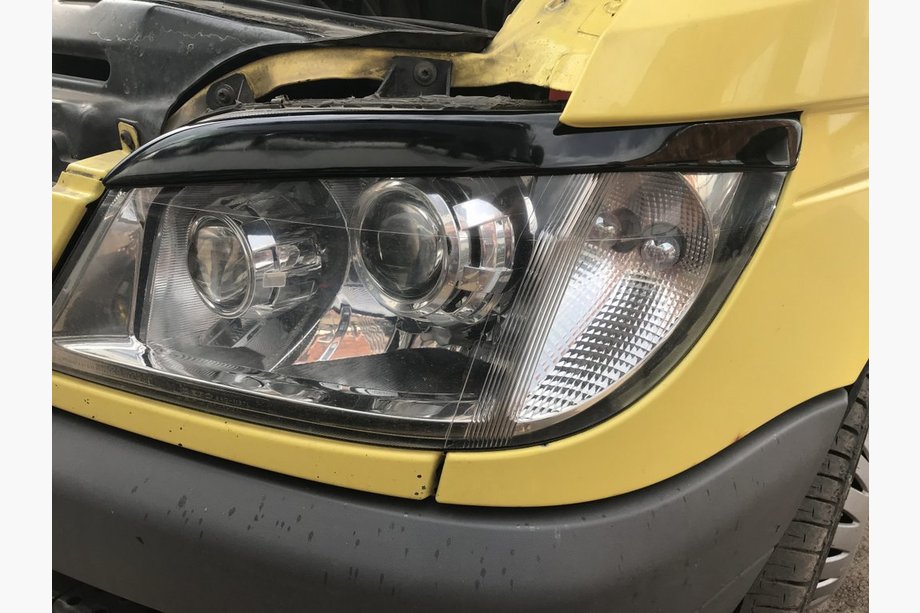 Mercedes Sprinter W901/902/903/904/905 1995–2006 Headlight eyelids (black, ABS, 2000-2006) Black Gloss Image