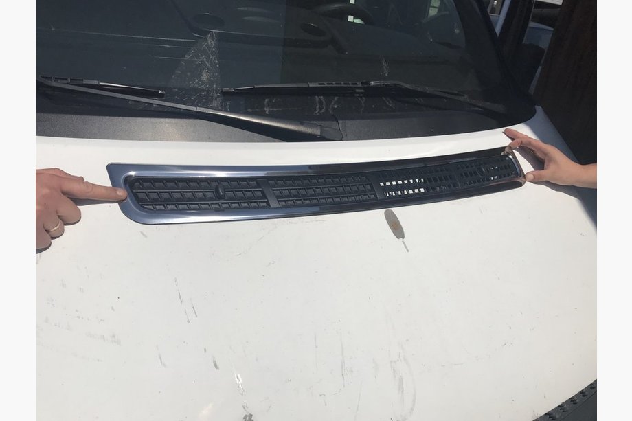 Ford Transit 2000–2014 Chrome Hood Trim (Stainless Steel) Image