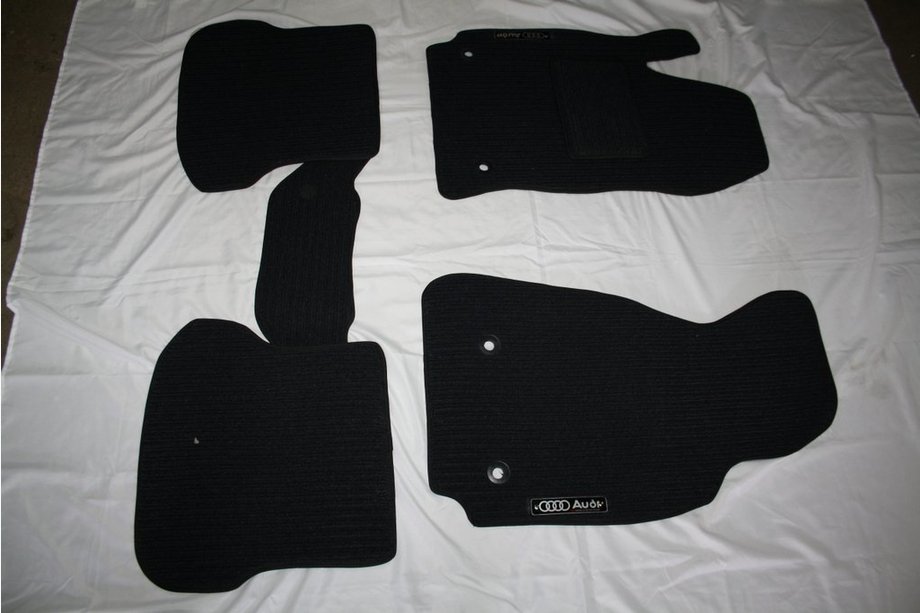 Audi 80/90 1987-1996 Textile Floor Mats (Corona) Image