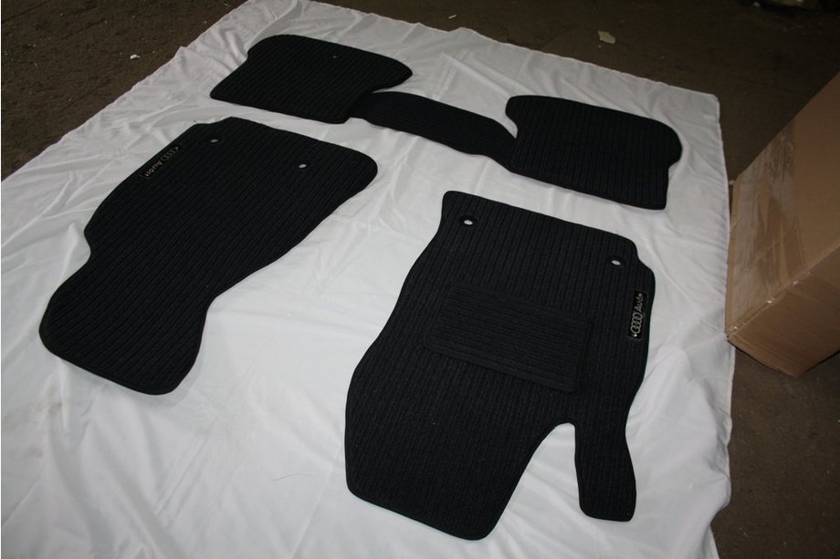 Audi A4 B6 2000-2004 Textile Trunk Mat (Corona) Image