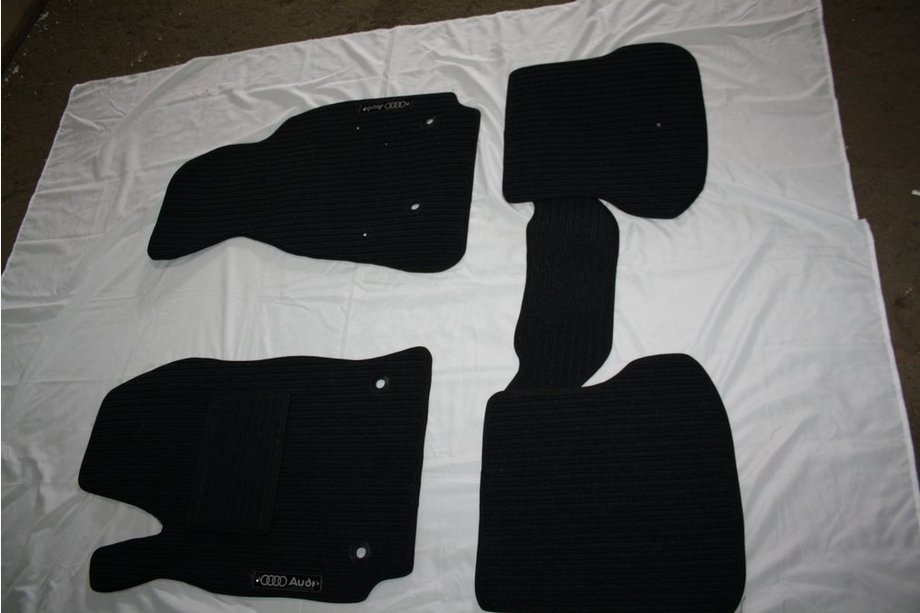 Audi Q5 2008-2017 Textile Floor Mats (Corona) Image