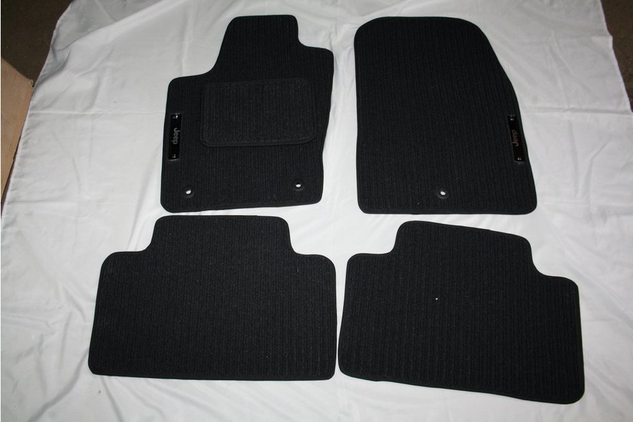 Jeep Grand Cherokee WJ 1999-2004 Textile Floor Mats (Corona) Image