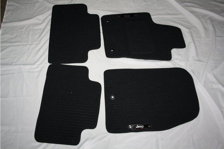 Jeep Grand Cherokee WK 2004-2010 Textile Floor Mats (Corona) Image