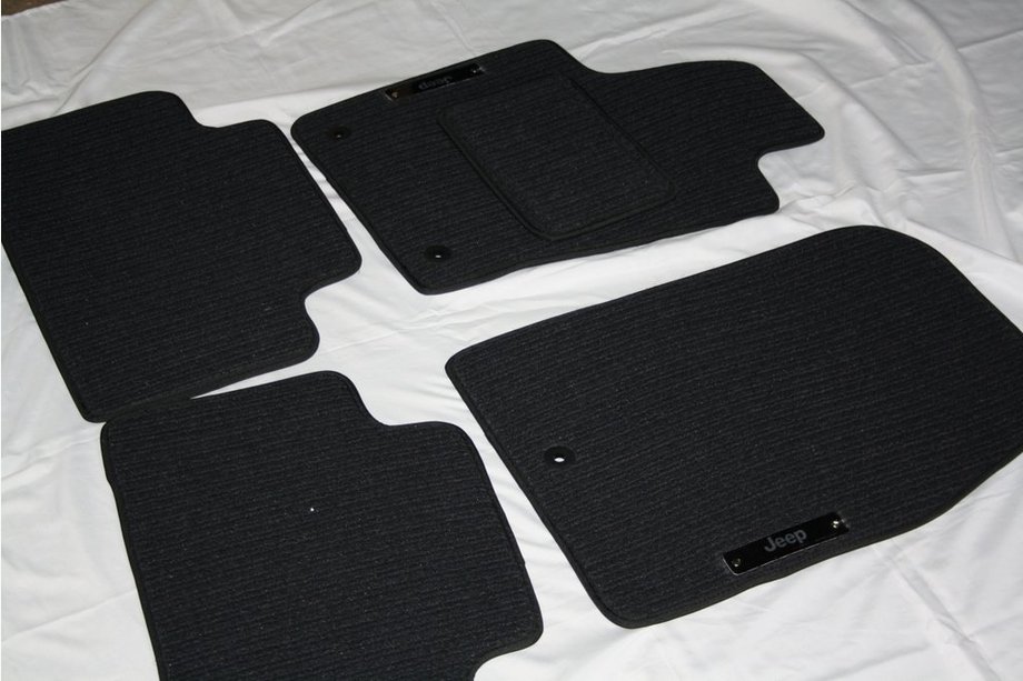 Jeep Grand Cherokee WK2 2010-2021 Textile Floor Mats (Corona) Image