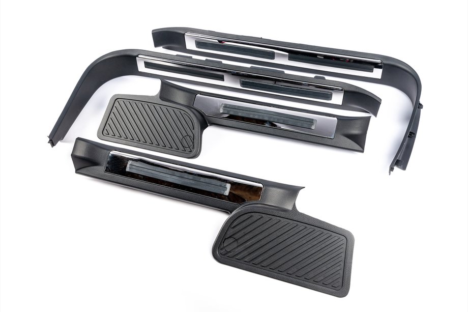 Toyota Land Cruiser 200 2007-2021 Plastic illuminated door sills (black) Image
