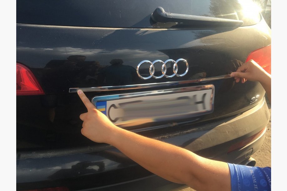 Audi Q7 2005-2015 Chrome trim above license plate Carmos (stainless steel) Image