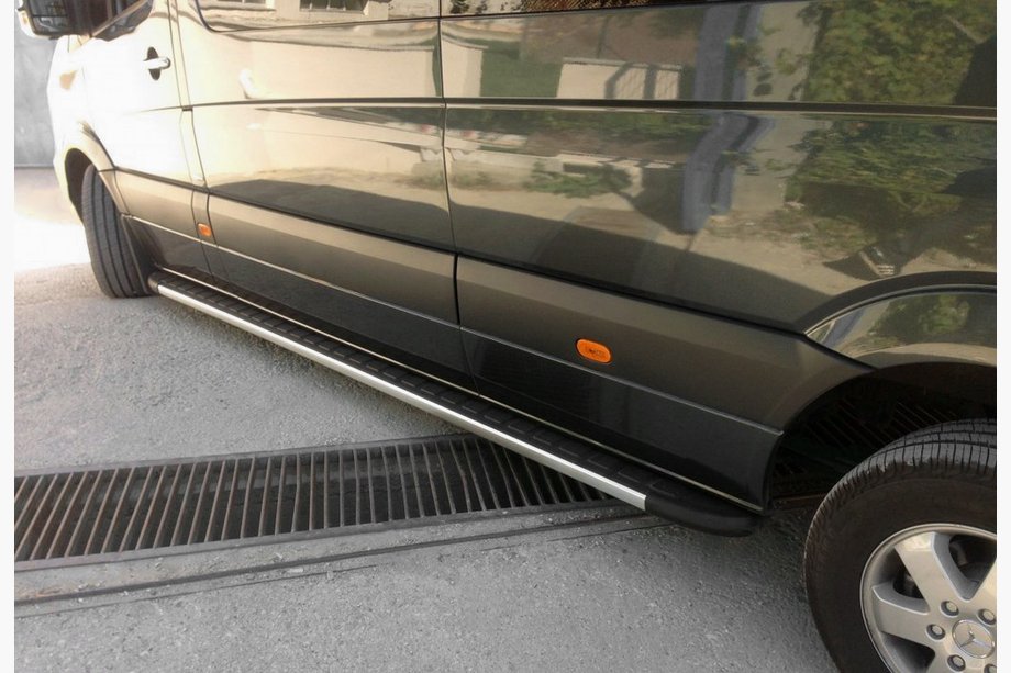 Mercedes Sprinter W907/W910 2018- Side Steps Duru (2 pcs, Aluminum) Image