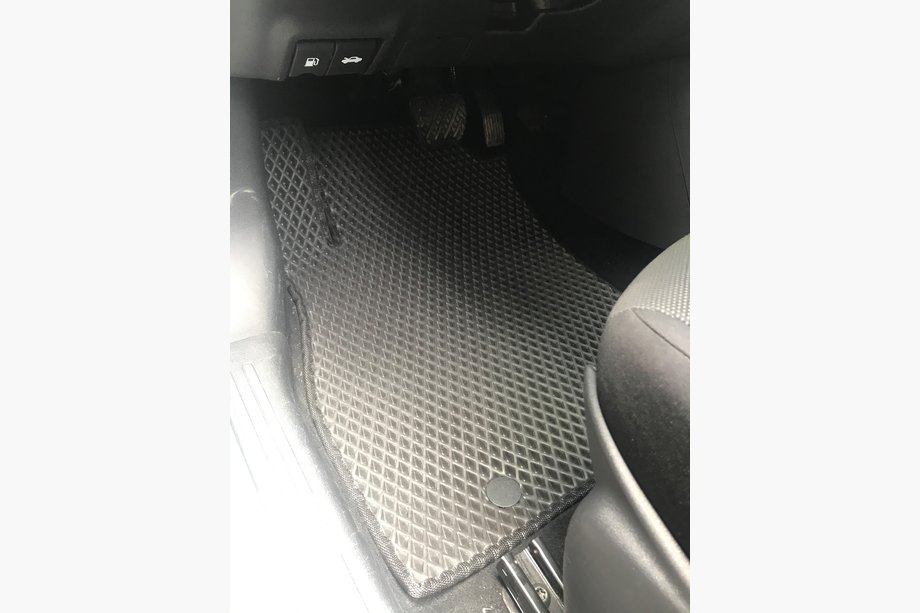 Nissan Juke 2010-2019 EVA Floor Mats (black) Image