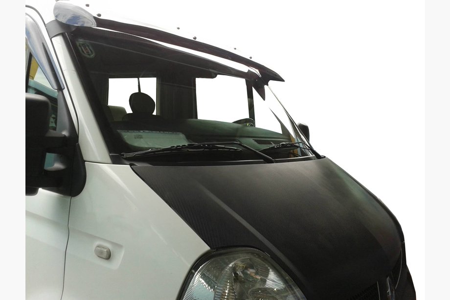 Nissan Interstar 2002-2010 Windshield visor V1 (black gloss, 5mm) Image