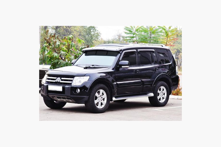 Mitsubishi Pajero Wagon IV 2006-2021 Wind Deflector for Windshield Photo 1