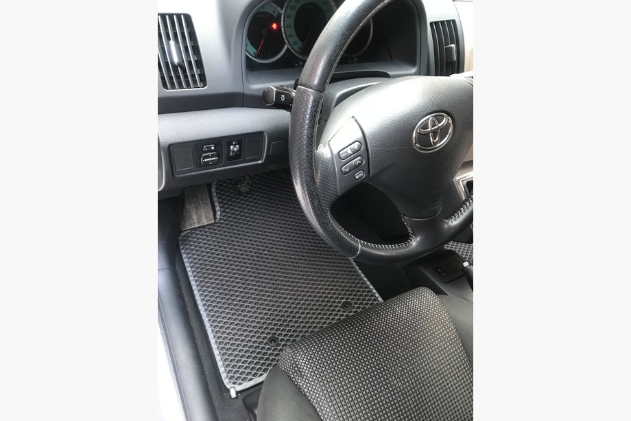 Toyota Corolla Verso 2004-2009 EVA Floor Mats (black) Image