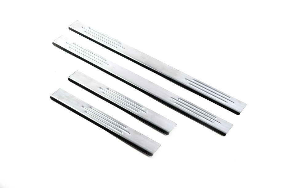 Volkswagen Touareg 2002–2010 Stainless Steel Door Sill Protectors Carmos V4 (4 pcs) Photo 1