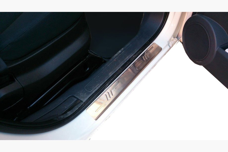 Fiat Fiorino/Qubo 2008-2024 Door Sill Protectors OmsaLine (2 pcs, Stainless Steel) Image