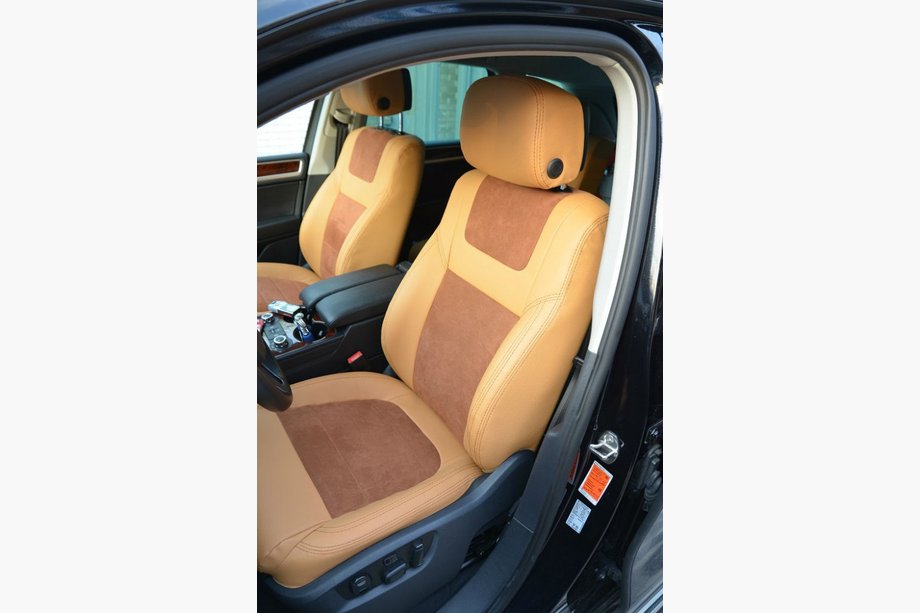 Volkswagen Touareg 2010-2018 Car Seat Covers (Alcantara and Leather Replacements, Elite) Image