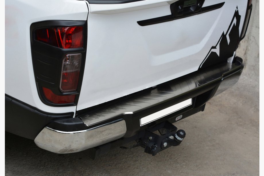 Nissan Navara/NP300 2016- Rear bumper protector stainless steel Image