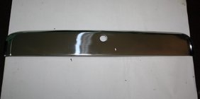 Renault Duster 2008–2017 One-Piece Chrome Trim Above License Plate (Stainless Steel) photo 2