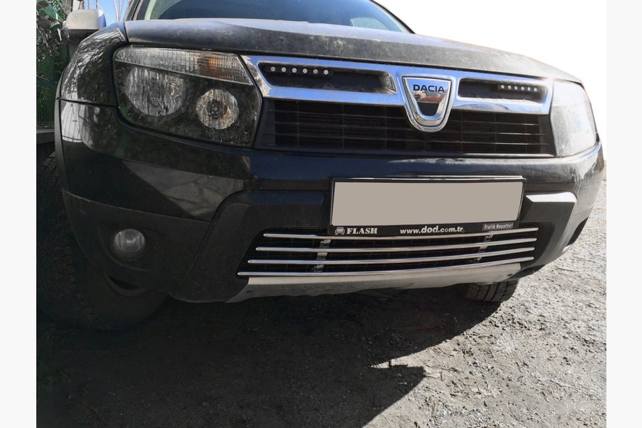 Renault Duster 2008–2017 One-piece lower grille stainless steel Image