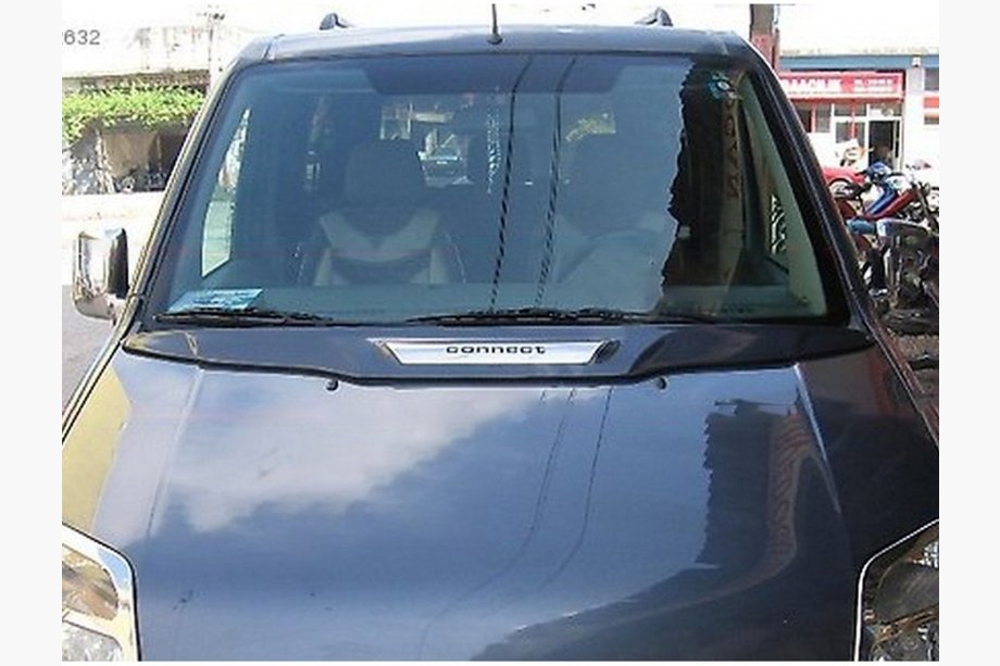 Ford Connect 2002–2006 Hood deflector (primed for painting) Image