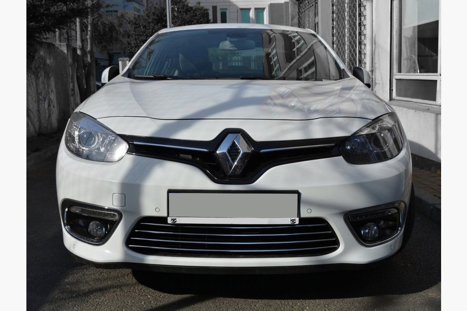 Renault Fluence 2009-2016 Bumper grille trims (2013↗, stainless steel) Carmos - Turkish Stainless Steel Image