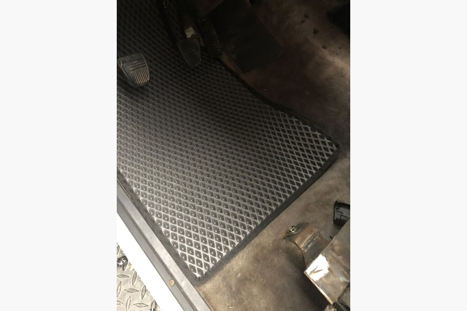 Toyota Land Cruiser 70 1984- EVA Floor Mats (black) Front (2 pcs) Image