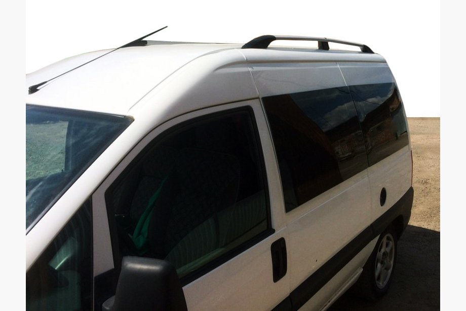 Citroen Jumpy 1996-2007 Roof Rails Grey Matte (Plastic Feet) Short Wheelbase Image