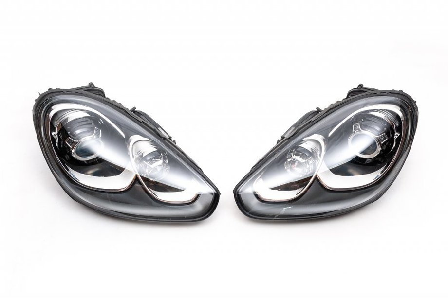Porsche Cayenne 2010-2017 Front Headlights Original GTS 2015-2018 (2 pcs, HID) Image