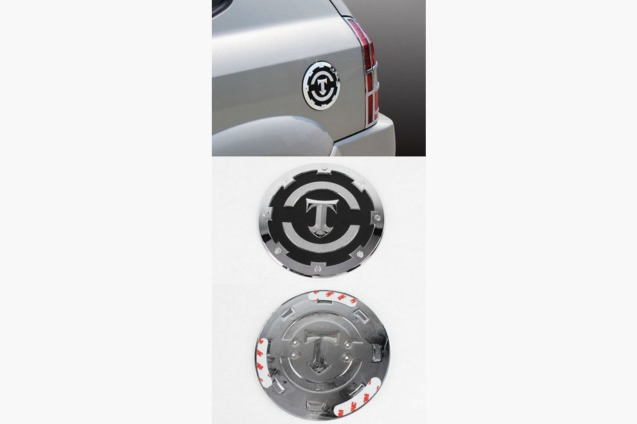 Hyundai Tucson JM 2004- Fuel Tank Cover Chrome Plastic Image