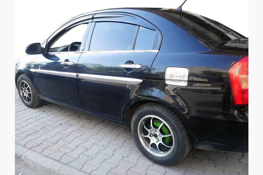 Hyundai Accent 2006-2010 Exterior window trim stainless steel (4 pcs) Carmos - Turkish Stainless Steel Image