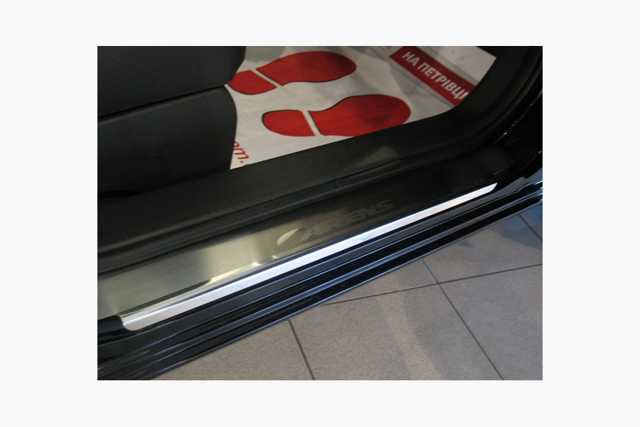 Kia Carens 1999-2012 Natanika Premium Door Sill Protectors (4 pcs, Stainless Steel) Photo 1