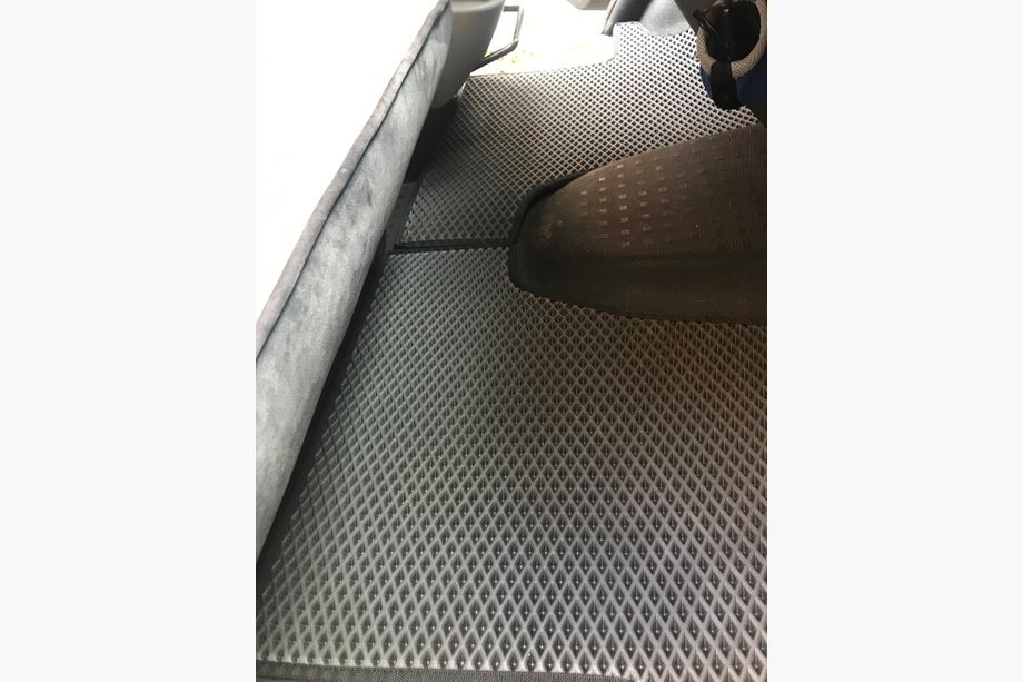Volkswagen T5 Transporter 2003-2010 EVA Floor Mats (black, front, for 2+1) Image