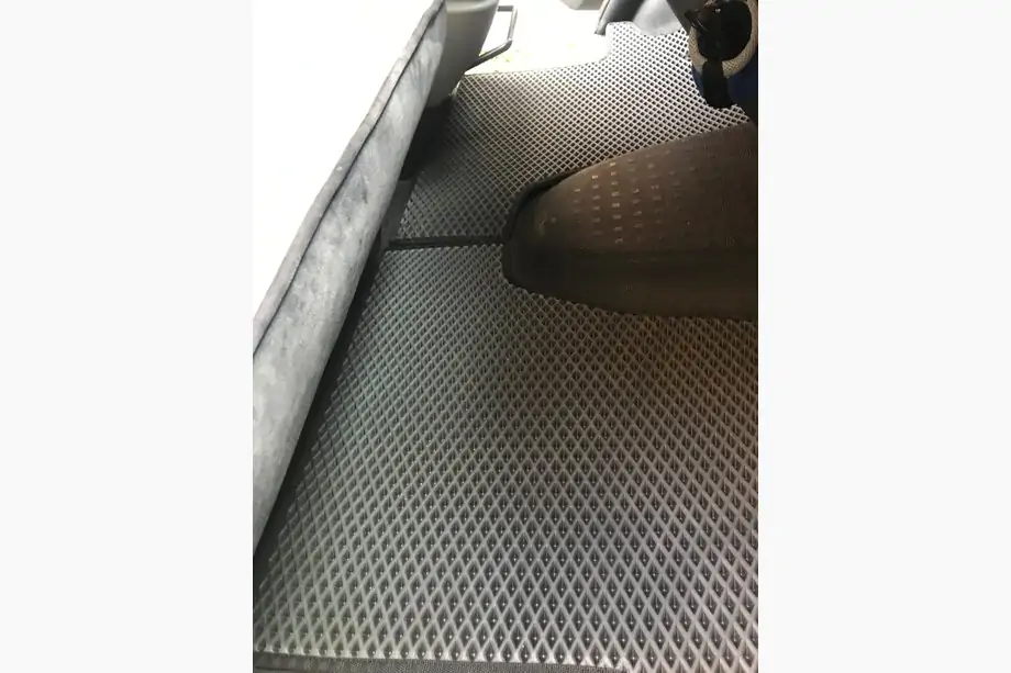 Volkswagen T5 Multivan 2003–2010 EVA Floor Mats (black, front, for 2+1) Image