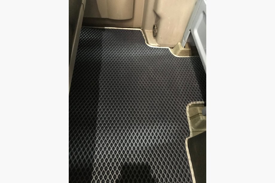 Mercedes Sprinter W906 2006–2018 EVA Floor Mats 2-Row for Original Cargo-Passenger (black) Image