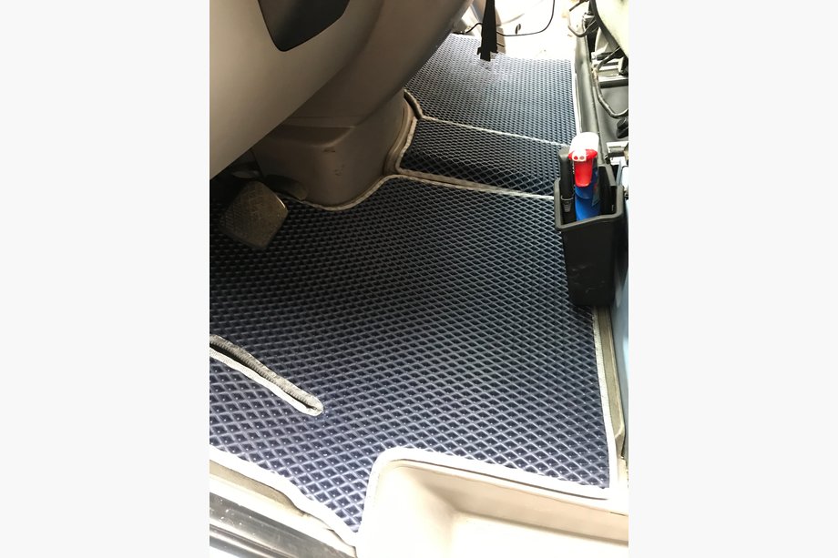 Mercedes Sprinter W906 2006–2018 EVA Floor Mats V1 (black) Image