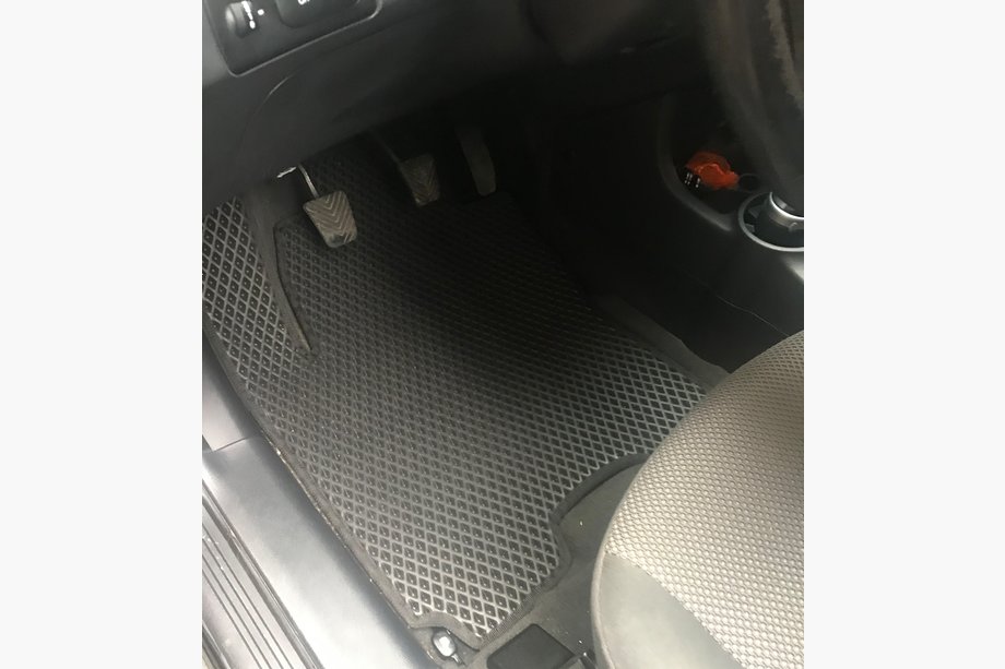 Kia Sportage 2004-2010 EVA Floor Mats (black) Photo 1