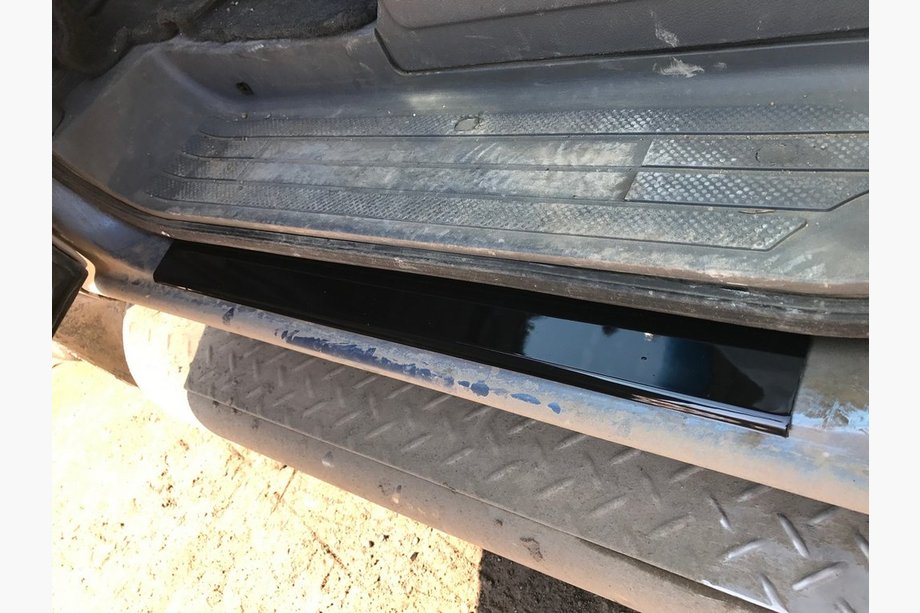 Volkswagen T4 Caravelle/Multivan 1990–2003 ABS Door Sill Protectors (2 pcs, Plastic) Image