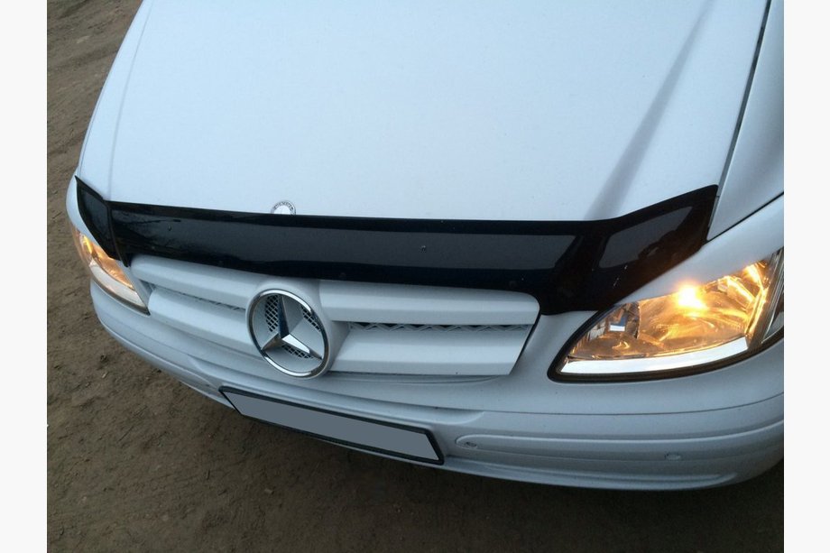 Mercedes Viano 2004-2014 Hood Deflector (ANV) Image
