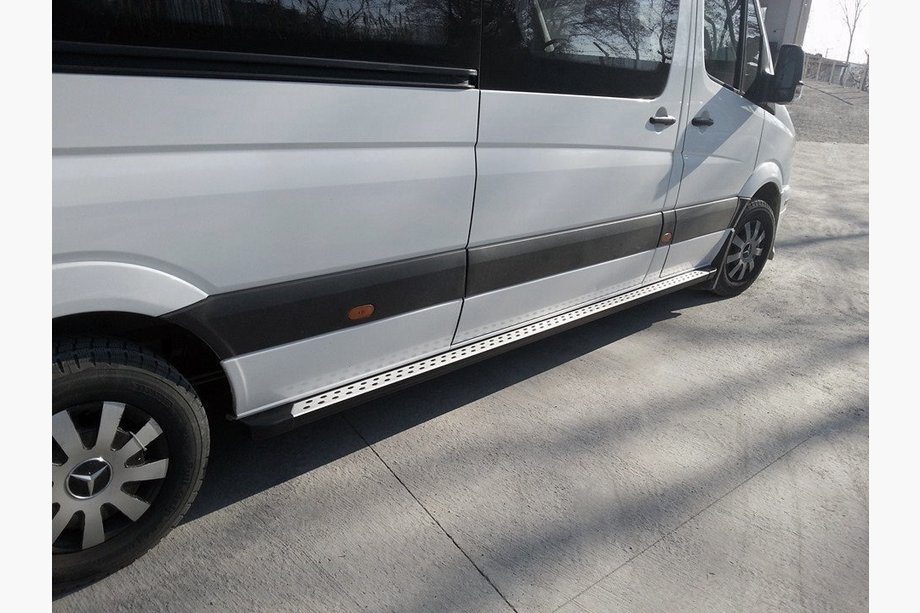 Mercedes Sprinter W907/W910 2018- Side Steps DOT-Line (2 pcs, Aluminum) Image