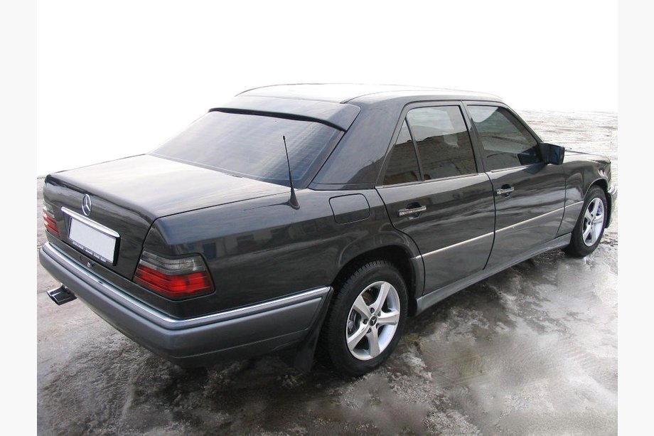 Mercedes E-class W124 1984–1997 Spoiler visor (fiberglass, primed for painting) Image