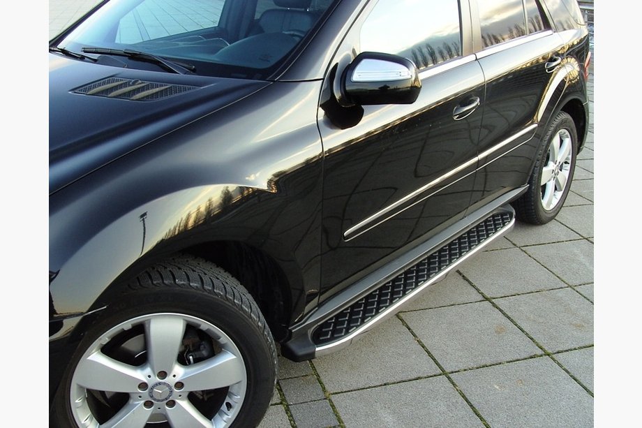 Mercedes ML W164 2005-2011 Side Steps BlackLine (2 pcs, Aluminum) Image