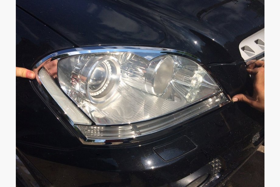 Mercedes ML W164 2005-2011 Chrome Headlight Covers (2 pcs, plastic) Image
