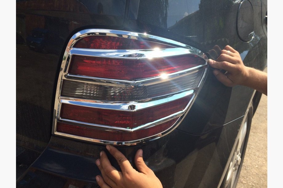 Mercedes ML W164 2005-2011 Chrome Tail Light Covers (2 pcs, plastic) Image