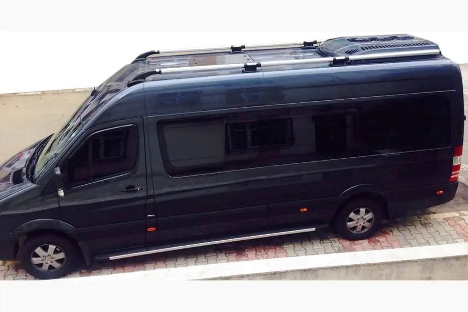 Mercedes Sprinter W906 2006–2018 Shark Roof Rails (black feet) Image