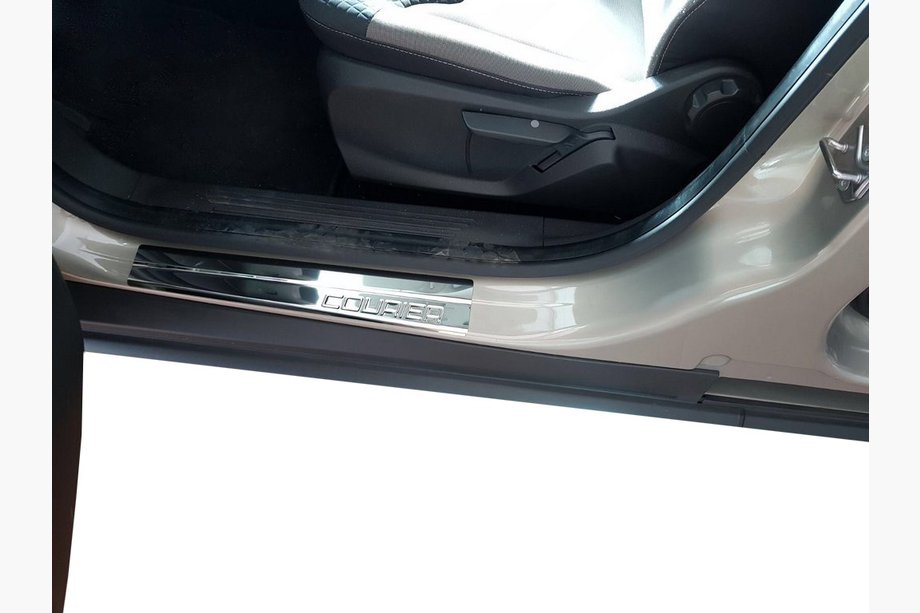 Ford Courier 2014-2023 Door Sill Protectors OmsaLine (4 pcs, Stainless Steel) Image
